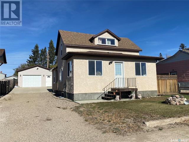 415 2nd Avenue E, House detached with 4 bedrooms, 2 bathrooms and null parking in Biggar SK | Image 2