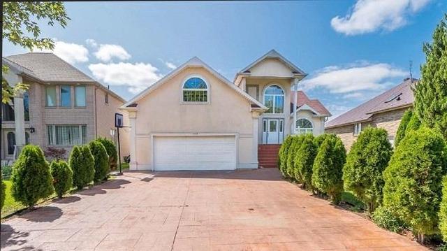 1111 Stoneybrook Cres S, House detached with 3 bedrooms, 3 bathrooms and 7 parking in Windsor ON | Image 1