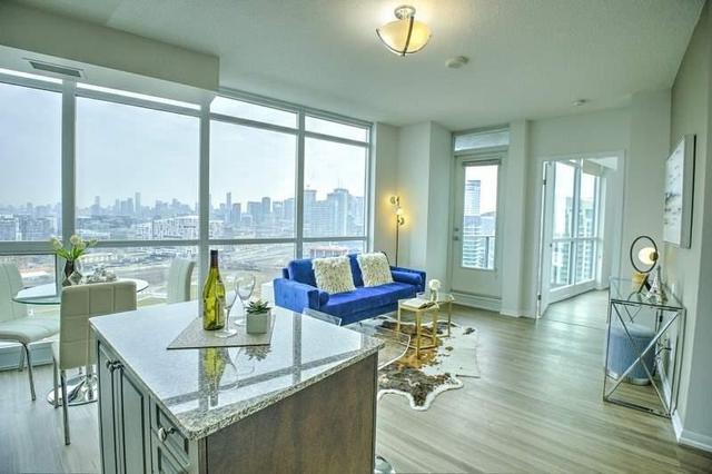 2711 - 215 Fort York Blvd, Condo with 2 bedrooms, 1 bathrooms and 1 parking in Toronto ON | Image 2