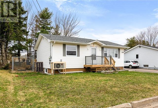 219 Buckingham Ave, House detached with 3 bedrooms, 1 bathrooms and null parking in Riverview NB | Image 2