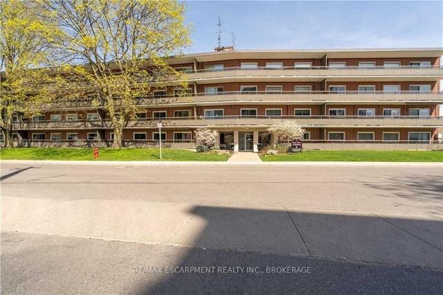 209 - 11 Woodman Dr S, Condo with 1 bedrooms, 1 bathrooms and 1 parking in Hamilton ON | Image 1