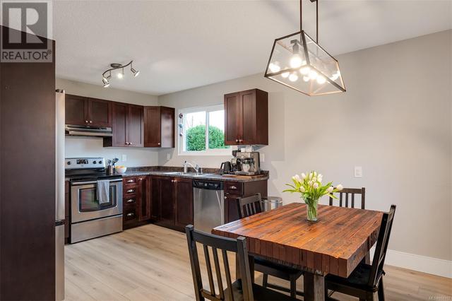 201 - 1625 Belmont Ave, Condo with 2 bedrooms, 2 bathrooms and 1 parking in Victoria BC | Image 13