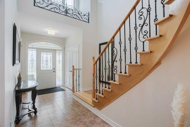 110 Thatcher Cres, House detached with 4 bedrooms, 4 bathrooms and 5 parking in East Gwillimbury ON | Image 34