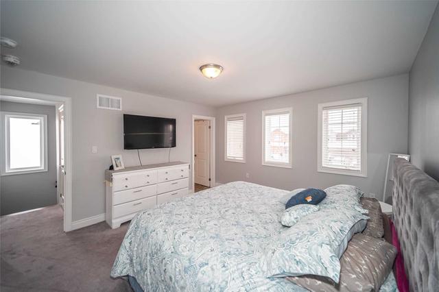 14 Lowry Crt, House detached with 3 bedrooms, 3 bathrooms and 4 parking in Barrie ON | Image 4