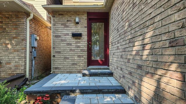 48 Raleigh Cres, House attached with 3 bedrooms, 4 bathrooms and 2 parking in Markham ON | Image 12