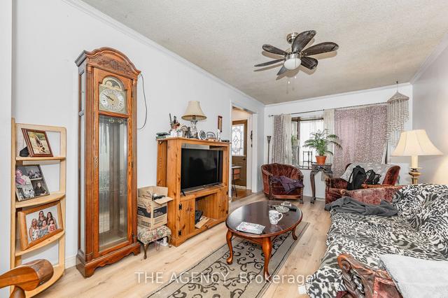 832 Monaghan Ave, House semidetached with 3 bedrooms, 2 bathrooms and 2 parking in Oshawa ON | Image 35