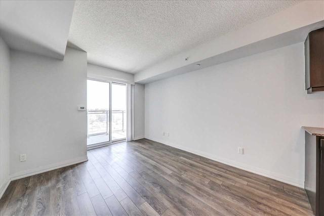 401 - 30 Meadowglen Pl, Condo with 1 bedrooms, 2 bathrooms and 1 parking in Toronto ON | Image 6