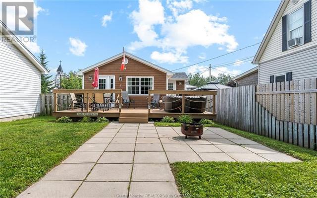 7 St John St, House detached with 2 bedrooms, 1 bathrooms and null parking in Shediac P NB | Image 2