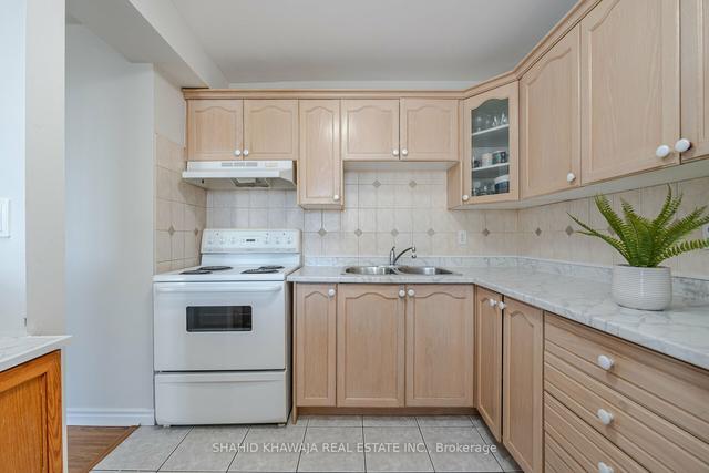 1004 - 75 Glenburn Crt, Condo with 3 bedrooms, 1 bathrooms and 2 parking in Hamilton ON | Image 5