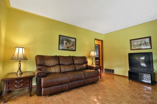 1548 Carolyn Rd, House detached with 2 bedrooms, 2 bathrooms and 10 parking in Mississauga ON | Image 5