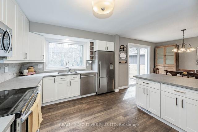 22 Cedar St, House detached with 3 bedrooms, 2 bathrooms and 5 parking in Guelph ON | Image 3