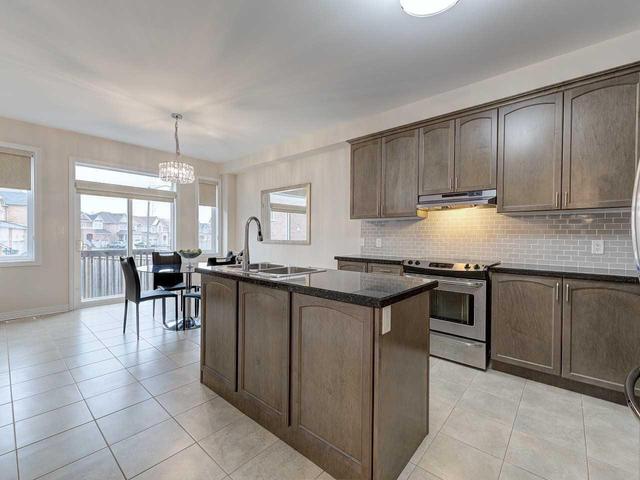 5 Teal Crest Circ, House detached with 4 bedrooms, 3 bathrooms and 4 parking in Brampton ON | Image 5
