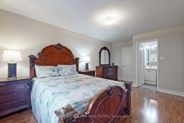 7241 Pallett Crt, House attached with 3 bedrooms, 4 bathrooms and 4 parking in Mississauga ON | Image 6