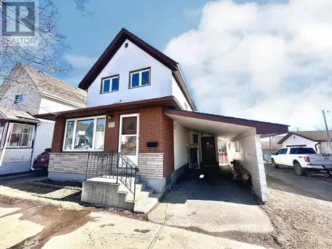 37 Ontario St N, House detached with 5 bedrooms, 2 bathrooms and null parking in Thunder Bay ON | Card Image