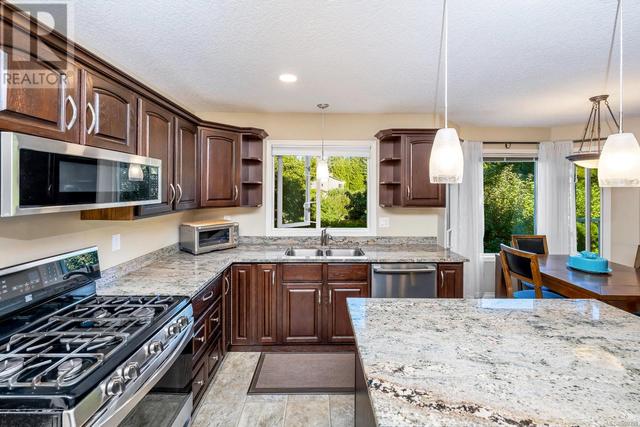5199 Walema Crt, House detached with 5 bedrooms, 4 bathrooms and 4 parking in Saanich BC | Image 12