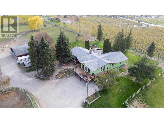 656 Curtis Road, House detached with 5 bedrooms, 3 bathrooms and 12 parking in Kelowna BC | Image 4
