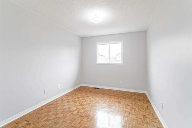 55 Ready Crt, House detached with 3 bedrooms, 3 bathrooms and 2 parking in Brampton ON | Image 2
