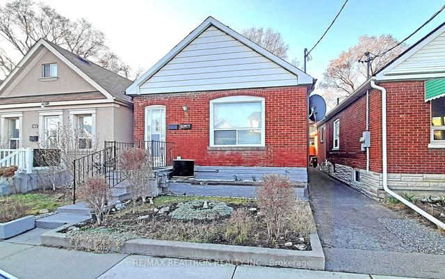 39 Nickle St, House detached with 3 bedrooms, 2 bathrooms and 0 parking in Toronto ON | Image 1