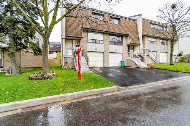 116 Ashton Cres, Townhouse with 3 bedrooms, 2 bathrooms and 2 parking in Brampton ON | Image 12