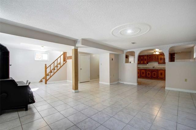 123 Central Park Blvd S, House detached with 3 bedrooms, 2 bathrooms and 5 parking in Oshawa ON | Image 7