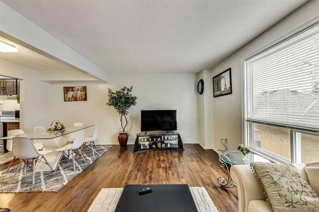 c - 22 Bond St, Townhouse with 3 bedrooms, 2 bathrooms and 2 parking in Brantford ON | Image 9