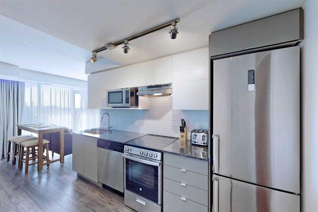 1001 - 120 Varna Dr, Condo with 2 bedrooms, 1 bathrooms and 1 parking in Toronto ON | Image 7