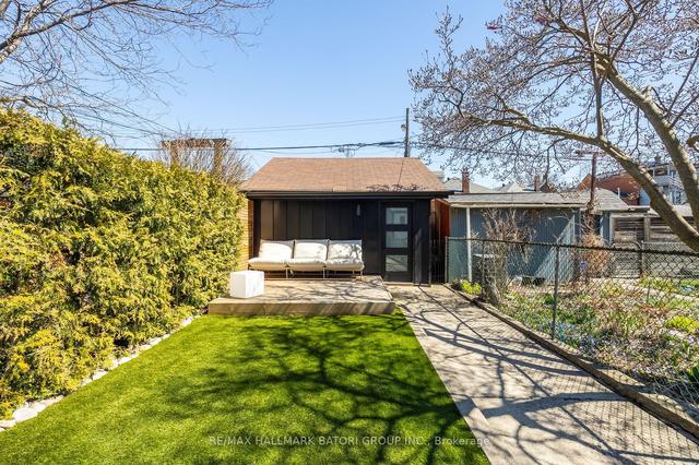 789 Manning Ave, House attached with 3 bedrooms, 2 bathrooms and 2 parking in Toronto ON | Image 31