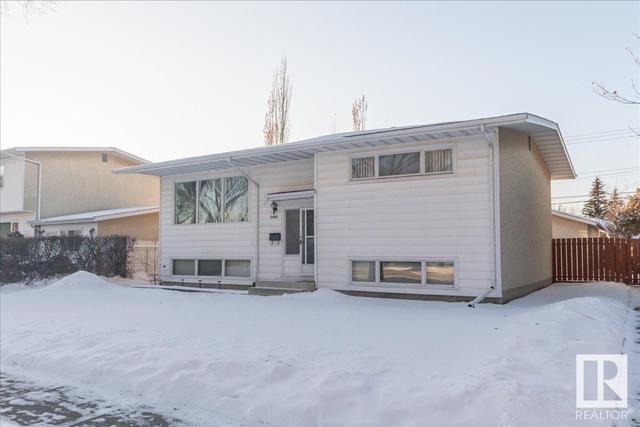 9002 168 St Nw Nw, House detached with 4 bedrooms, 2 bathrooms and null parking in Edmonton AB | Image 2
