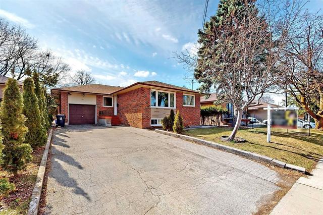 916 Willowdale Ave, House detached with 3 bedrooms, 4 bathrooms and 5 parking in Toronto ON | Image 1