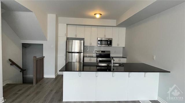 575 Ozawa Private, House attached with 2 bedrooms, 1 bathrooms and 1 parking in Ottawa ON | Image 7