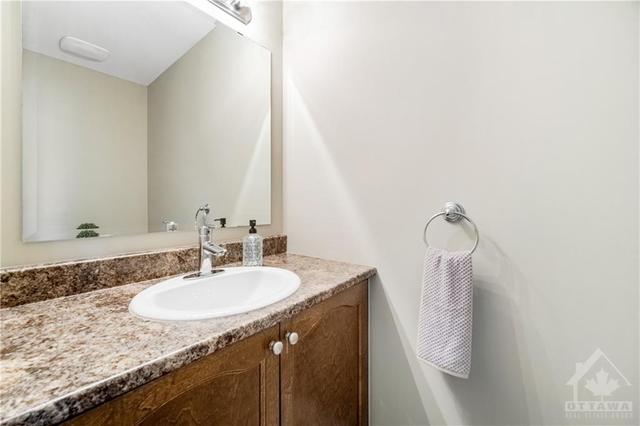 213 Butterfly Walk, Townhouse with 3 bedrooms, 3 bathrooms and 3 parking in Ottawa ON | Image 4