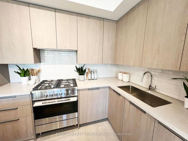 308 - 160 Kingsway Cres, Condo with 2 bedrooms, 2 bathrooms and 0 parking in Toronto ON | Image 2