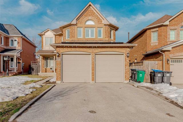 6911 Gracefield Dr, Mississauga, ON, L5N6T7 | Card Image