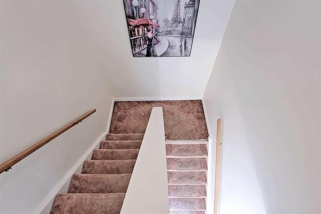 333 Hollyberry Tr, House semidetached with 4 bedrooms, 2 bathrooms and 3 parking in Toronto ON | Image 6