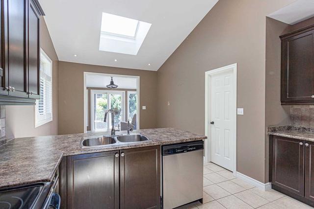 3 Carere Cres, House detached with 2 bedrooms, 3 bathrooms and 5 parking in Guelph ON | Image 2