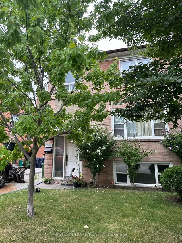 154 Edinborough Crt N, House detached with 3 bedrooms, 3 bathrooms and 4 parking in Toronto ON | Image 1