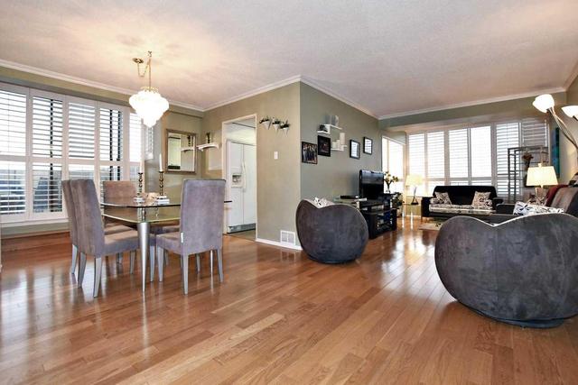 1520 - 32 Clarissa Dr, Condo with 2 bedrooms, 2 bathrooms and 2 parking in Richmond Hill ON | Image 3