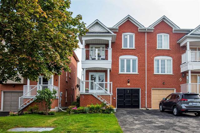 7 Moorefield Dr, House semidetached with 3 bedrooms, 3 bathrooms and 2 parking in Toronto ON | Image 1