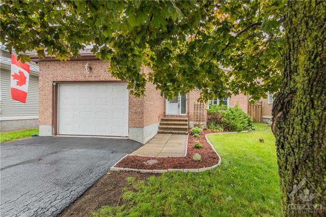 525 Rougemount Crescent, House detached with 3 bedrooms, 3 bathrooms and 5 parking in Ottawa ON | Image 1