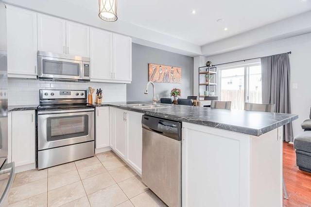 37 Pearcey Cres, House attached with 3 bedrooms, 3 bathrooms and 3 parking in Barrie ON | Image 19