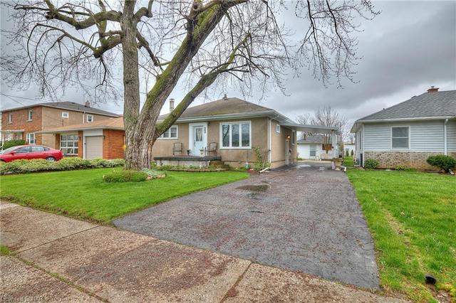 68 Cameron Avenue, House detached with 3 bedrooms, 2 bathrooms and 4 parking in Welland ON | Image 1