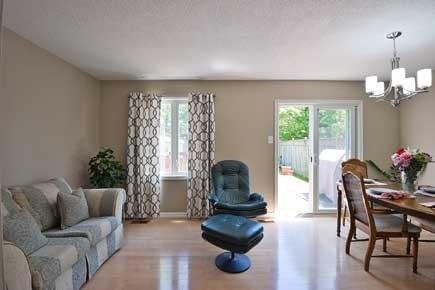 5039 Rundle Crt, House attached with 3 bedrooms, 3 bathrooms and 4 parking in Mississauga ON | Image 3