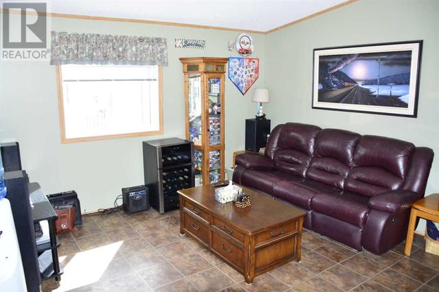 7948 97 Avenue, Home with 3 bedrooms, 2 bathrooms and 2 parking in Peace River AB | Image 8