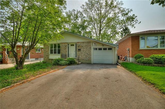 upper - 3281 Addison Avenue, House detached with 2 bedrooms, 1 bathrooms and 2 parking in Niagara Falls ON | Image 1