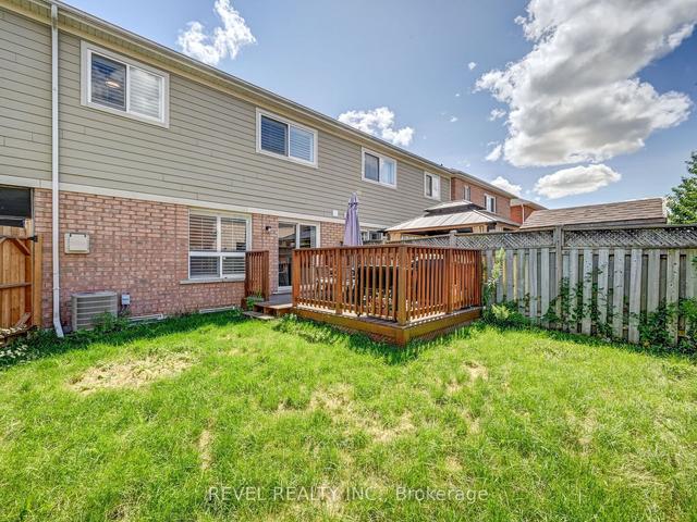 29 Irene Cres, House attached with 3 bedrooms, 3 bathrooms and 3 parking in Brampton ON | Image 33
