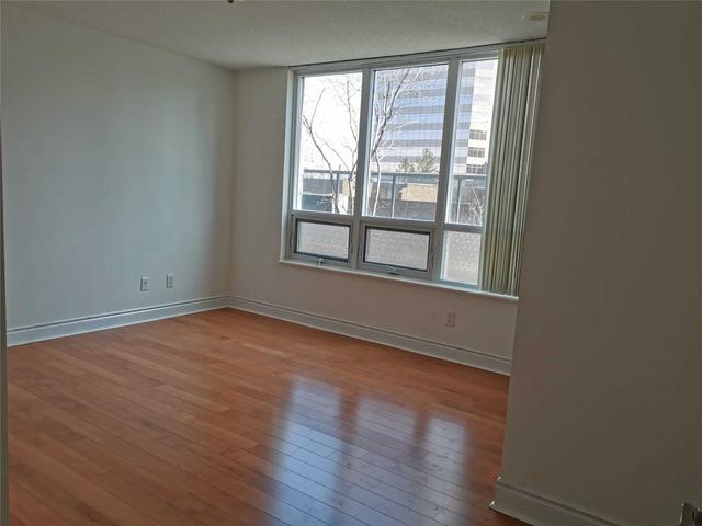 326 - 25 Greenview Ave, Condo with 3 bedrooms, 2 bathrooms and 1 parking in Toronto ON | Image 7