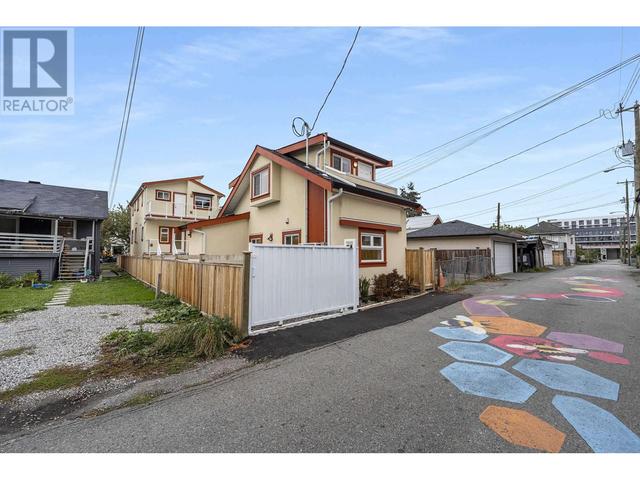 530 E 18th Avenue, House detached with 6 bedrooms, 6 bathrooms and 1 parking in Vancouver BC | Image 35