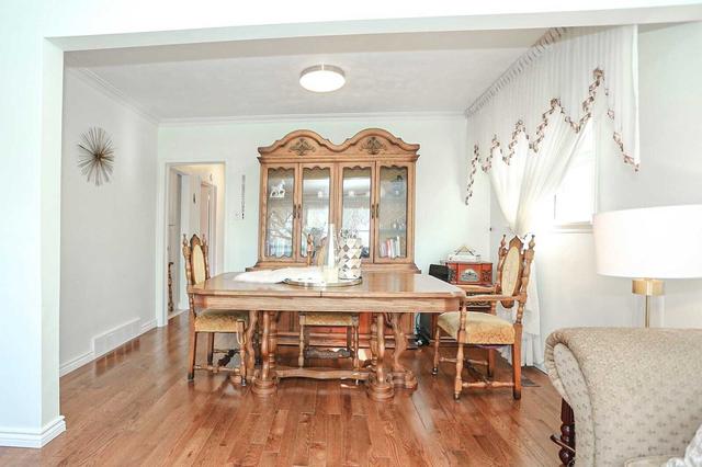 73 Nelson St, House detached with 3 bedrooms, 3 bathrooms and 3 parking in Toronto ON | Image 4
