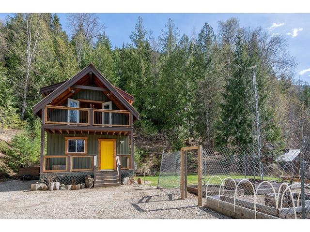 8788 Highway 6, House detached with 2 bedrooms, 2 bathrooms and null parking in Central Kootenay H BC | Image 46