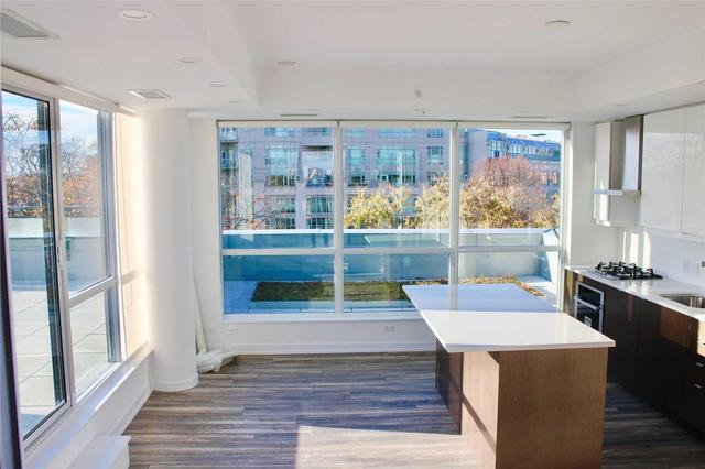 716 - 38 Howard Park Ave, Condo with 2 bedrooms, 2 bathrooms and 1 parking in Toronto ON | Image 1
